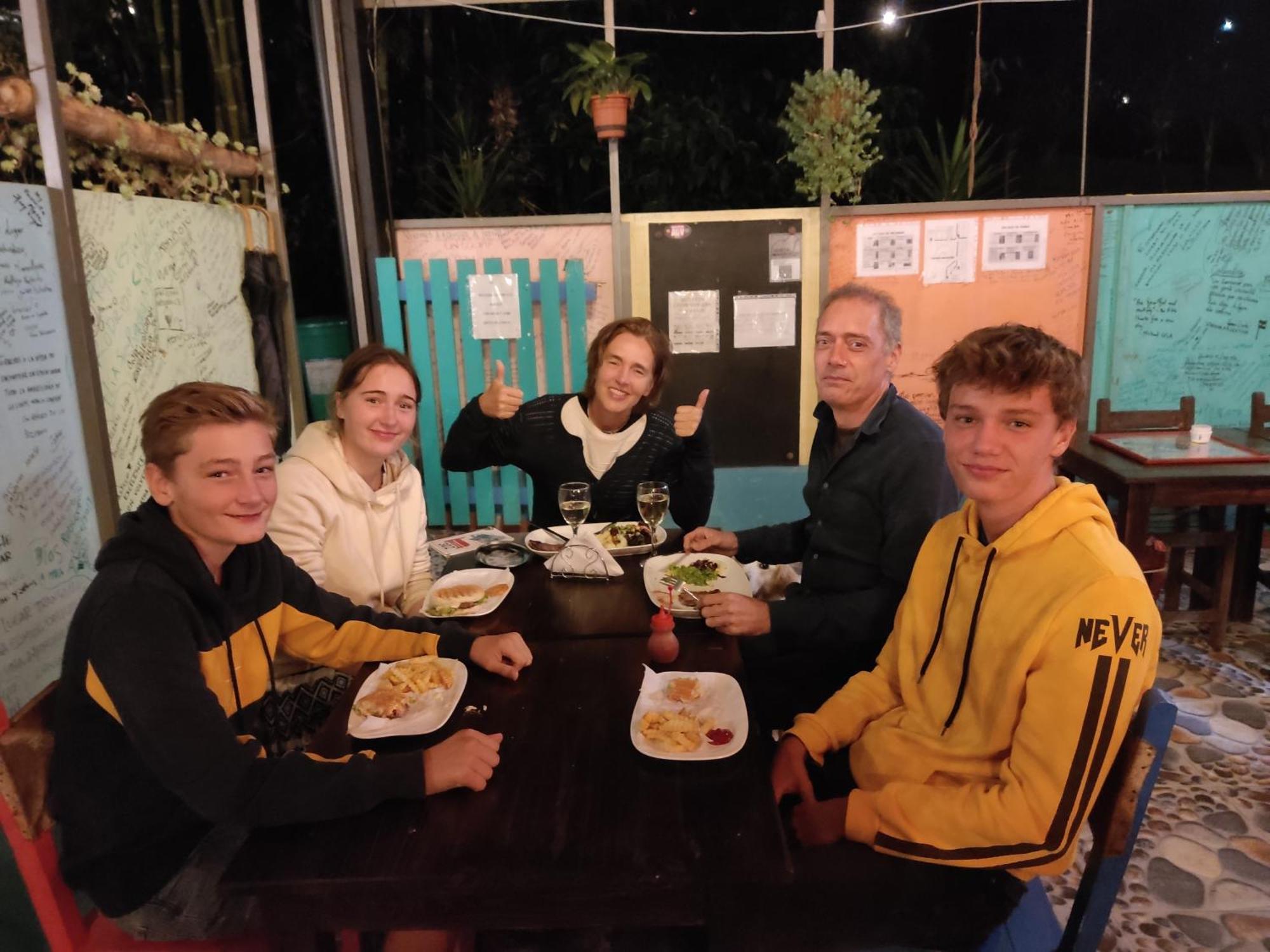 Hotel Marrokos Aeropuerto Jose Maria Cordova 과르네 외부 사진